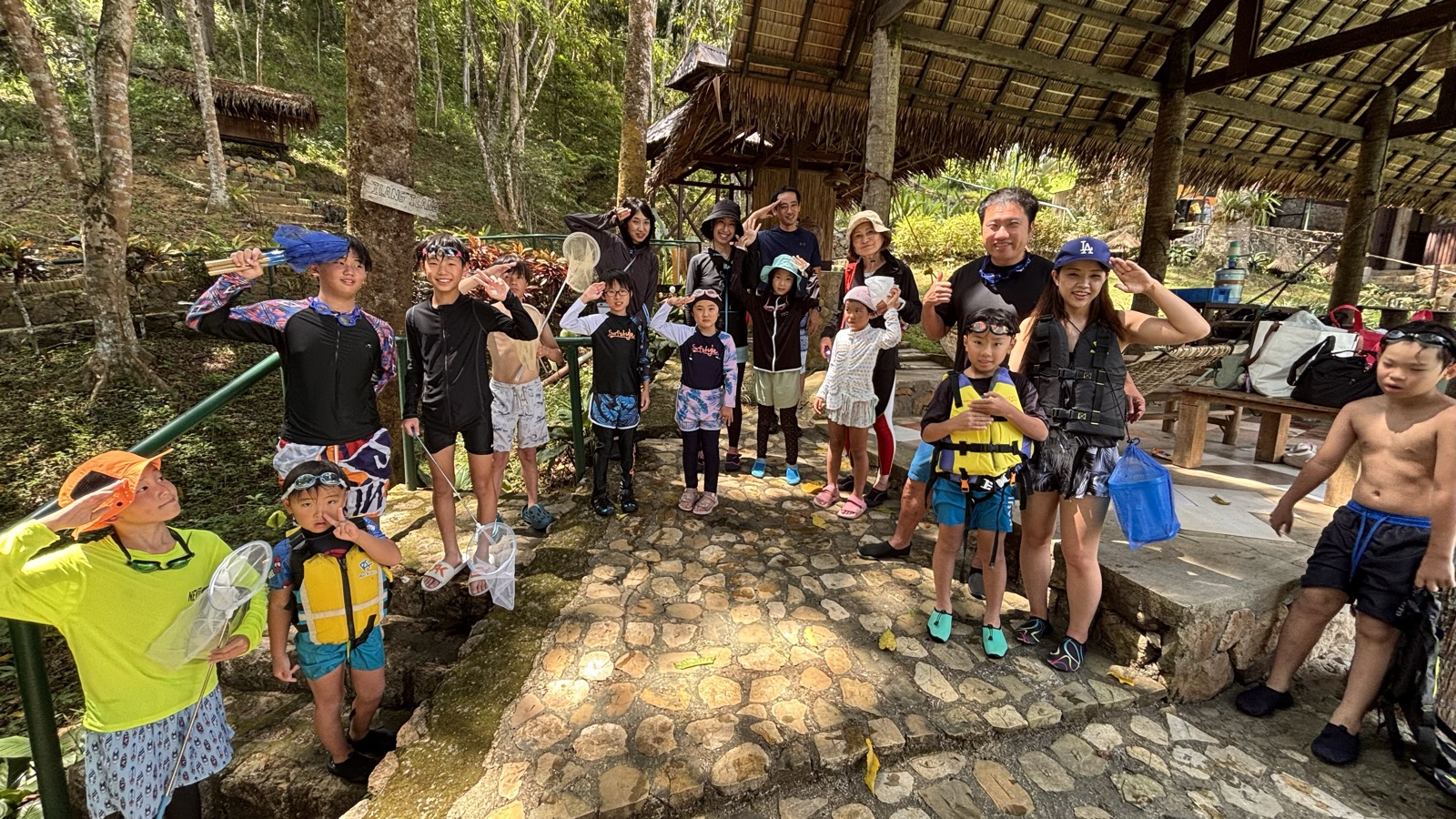 山リゾートツアー|川遊びへ出発